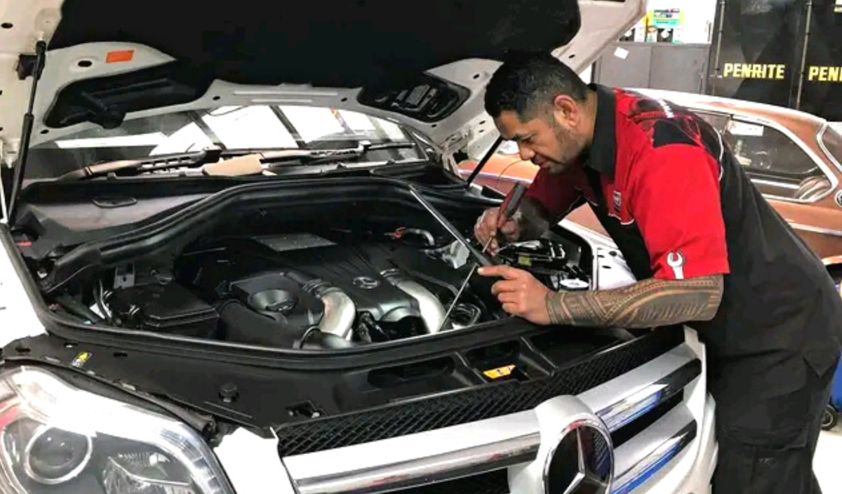 Mechanic at Geoff Perry Motors performing a car log book service